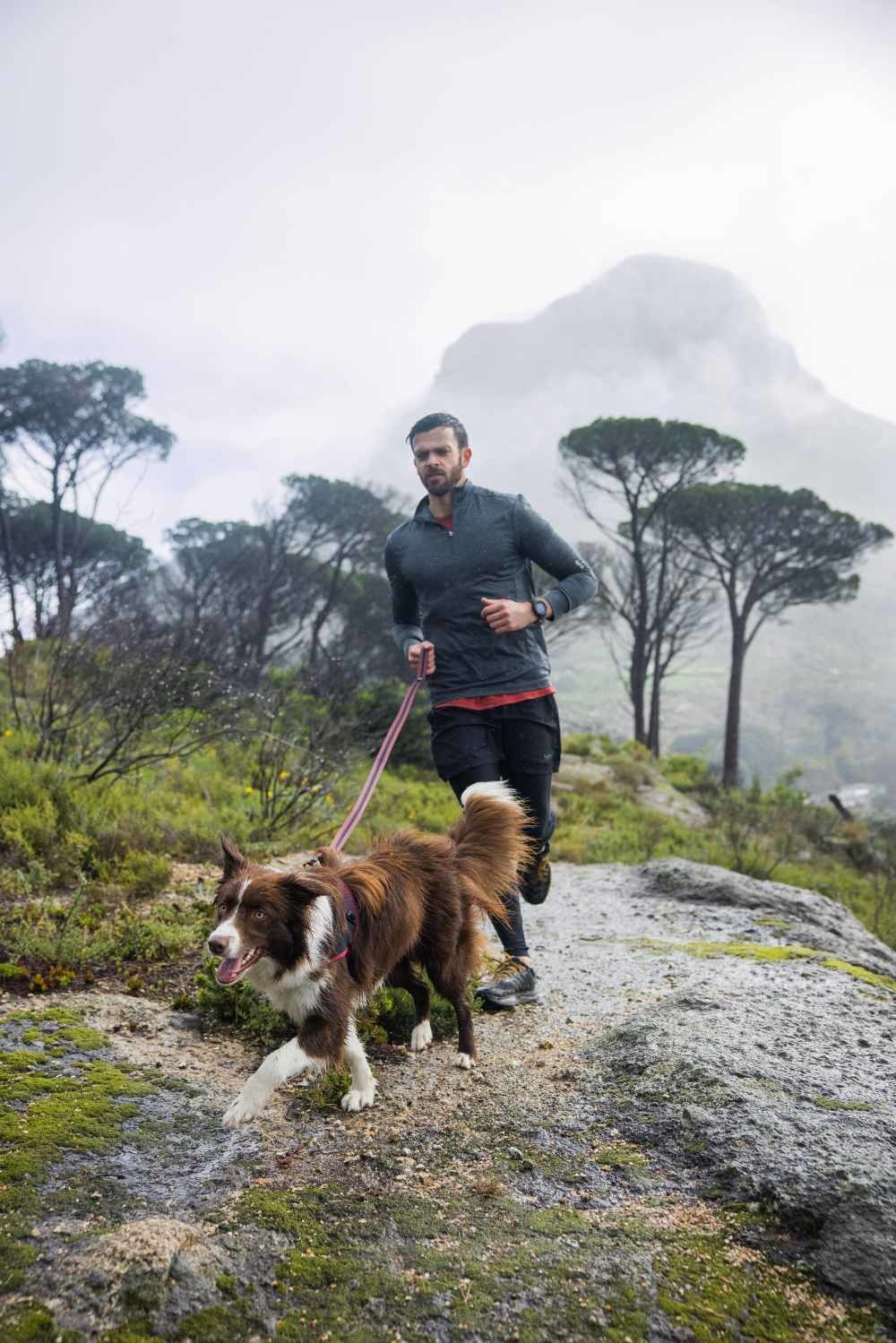 AirTech UltraLite Lead_Rock Red_Lifestyle_3