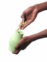 EarthRated_Product-TreatToy-Lrg-hands-684717